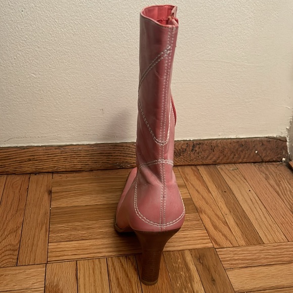 Pink leather pointy toe boot with heel. Early 2000’s aesthetic. - Picture 5 of 6